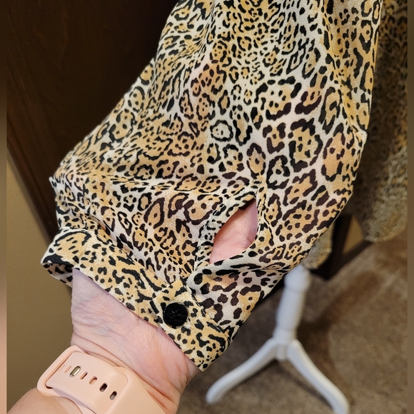 Chico's Leopard Print Button-Up Convertible Blouse NWT - Picture 10 of 15